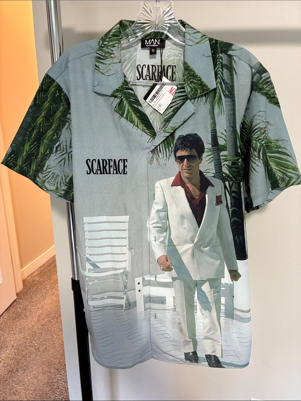 Boohoo Mens Scarface Graphic Camp Shirt in Green, White and Black